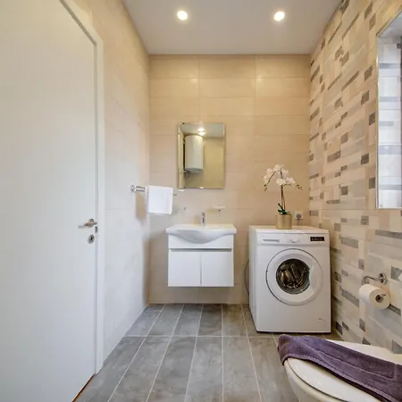Skyvue Penthouse With Jacuzzi And Seaviews 아파트 슬리에마