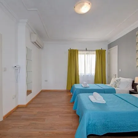 Skyvue Penthouse With Jacuzzi And Seaviews 아파트 *