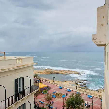 Skyvue Penthouse With Jacuzzi And Seaviews * Sliema