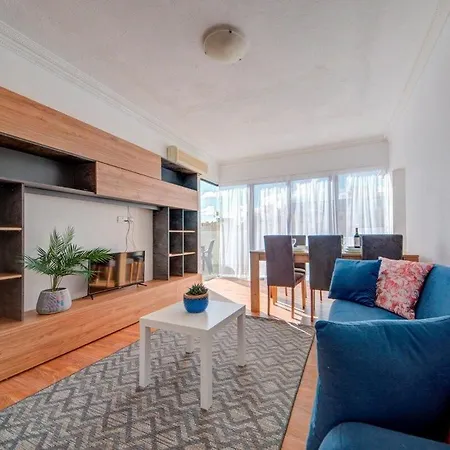 Skyvue Penthouse With Jacuzzi And Seaviews דירה