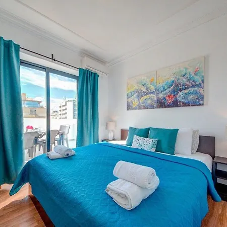 Skyvue Penthouse With Jacuzzi And Seaviews דירה *