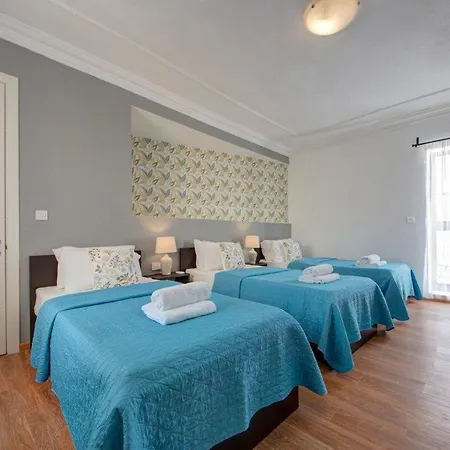 Skyvue Penthouse With Jacuzzi And Seaviews